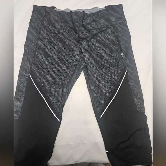 Champion Mid Rise Cropped Plus Size Leggings! - Picture 4 of 7